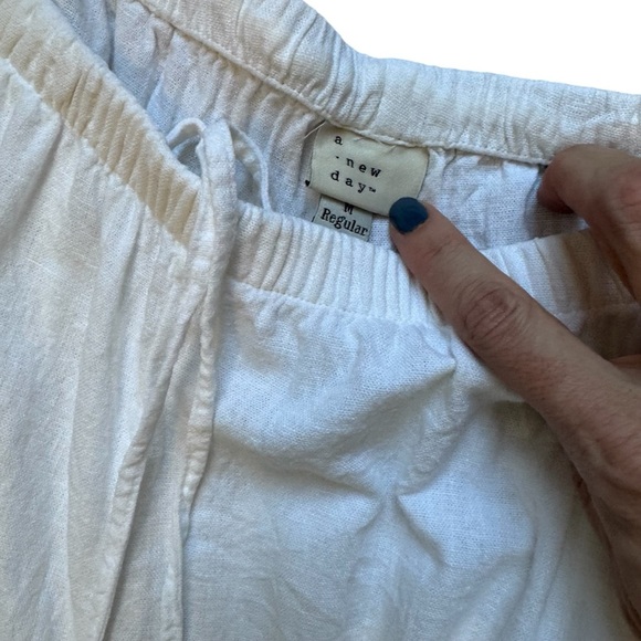 A New Day Woman’s White Mid rise Wide Leg Lightweight Linen Pants Size Medium - Picture 7 of 12